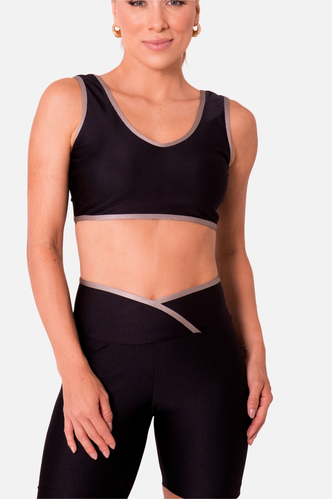 Conjunto bicolor short preto HYRO