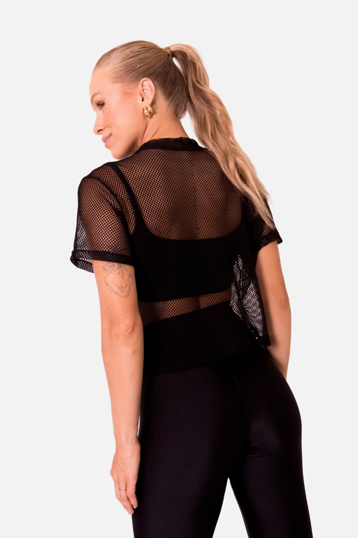T-shirt cropped arrastão preta HYRO