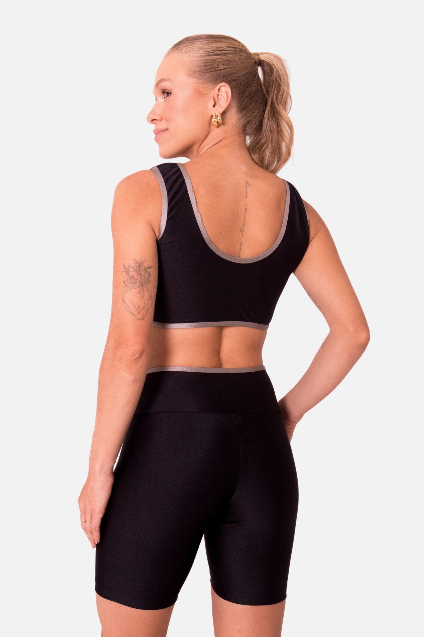 Conjunto bicolor short preto HYRO