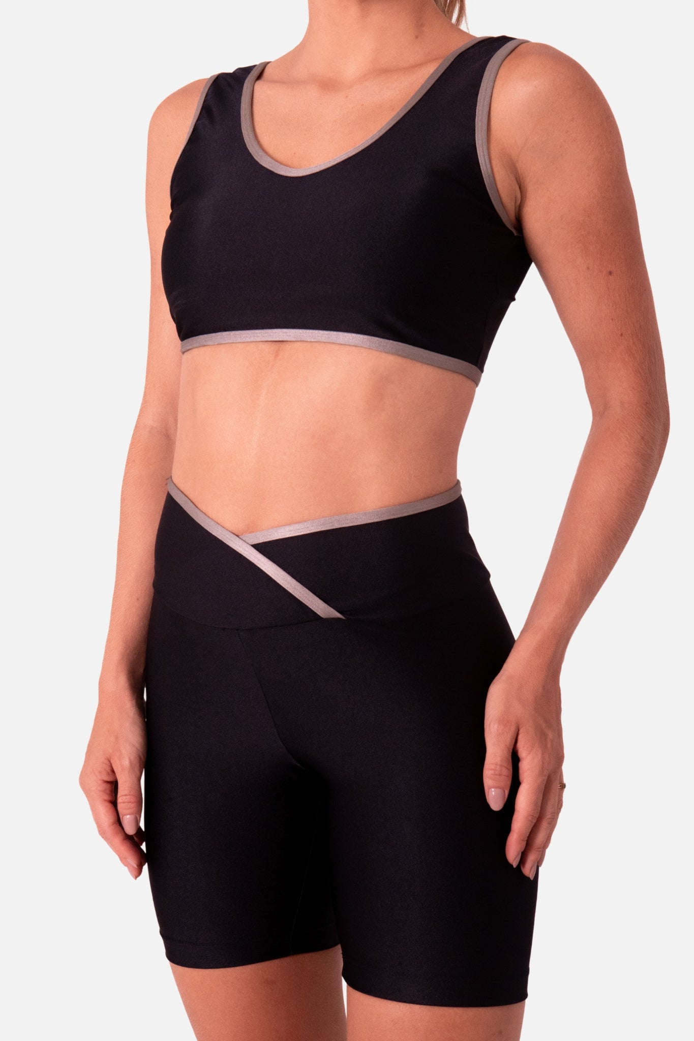 Conjunto bicolor short preto HYRO