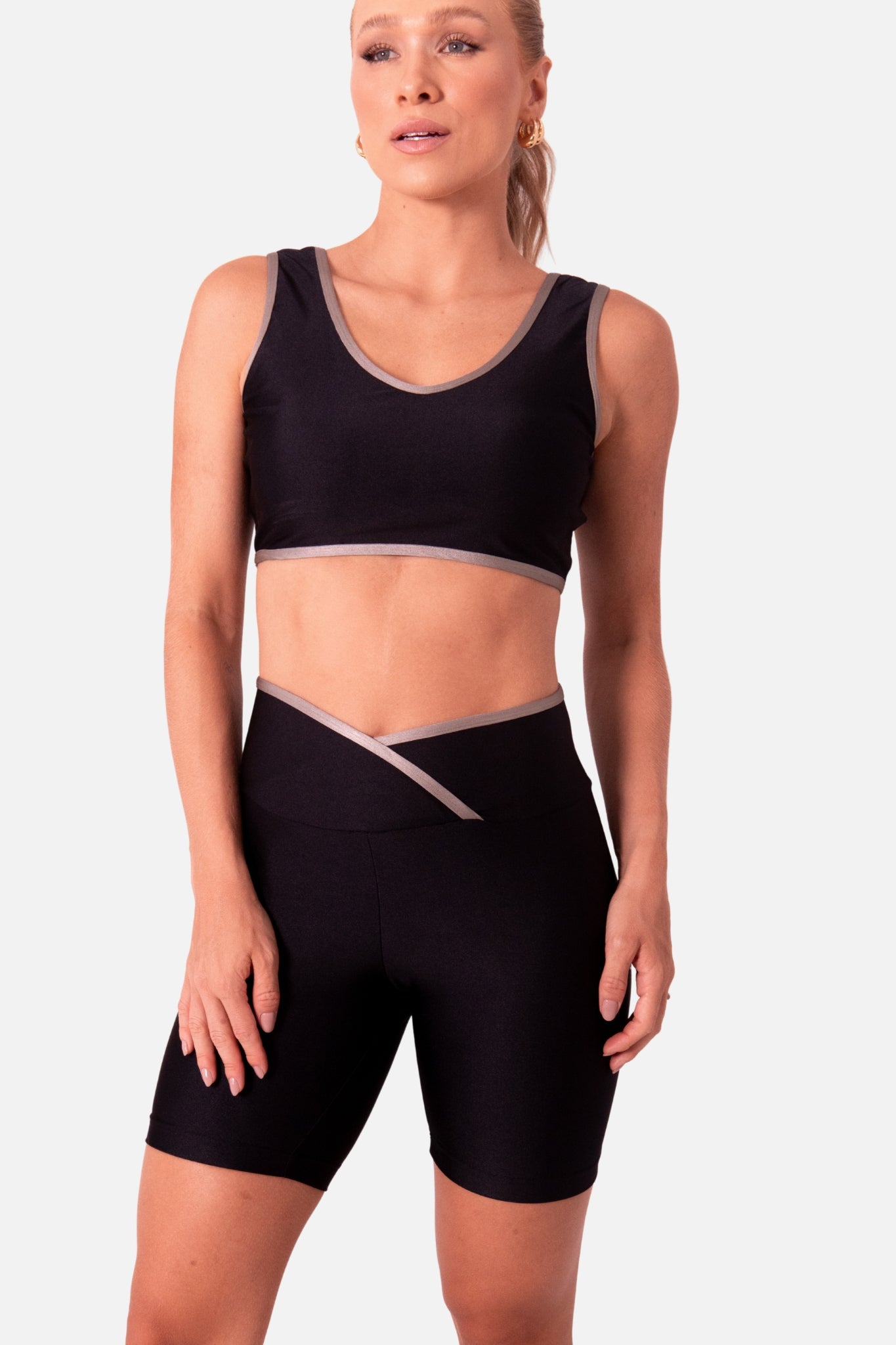 Conjunto bicolor short preto HYRO